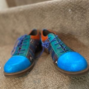 Women’s shoe. Size 7.